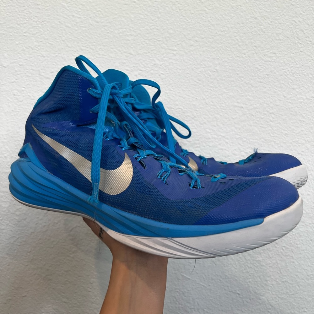 NIKE HYPERDUNK BASKETBALL SHOES